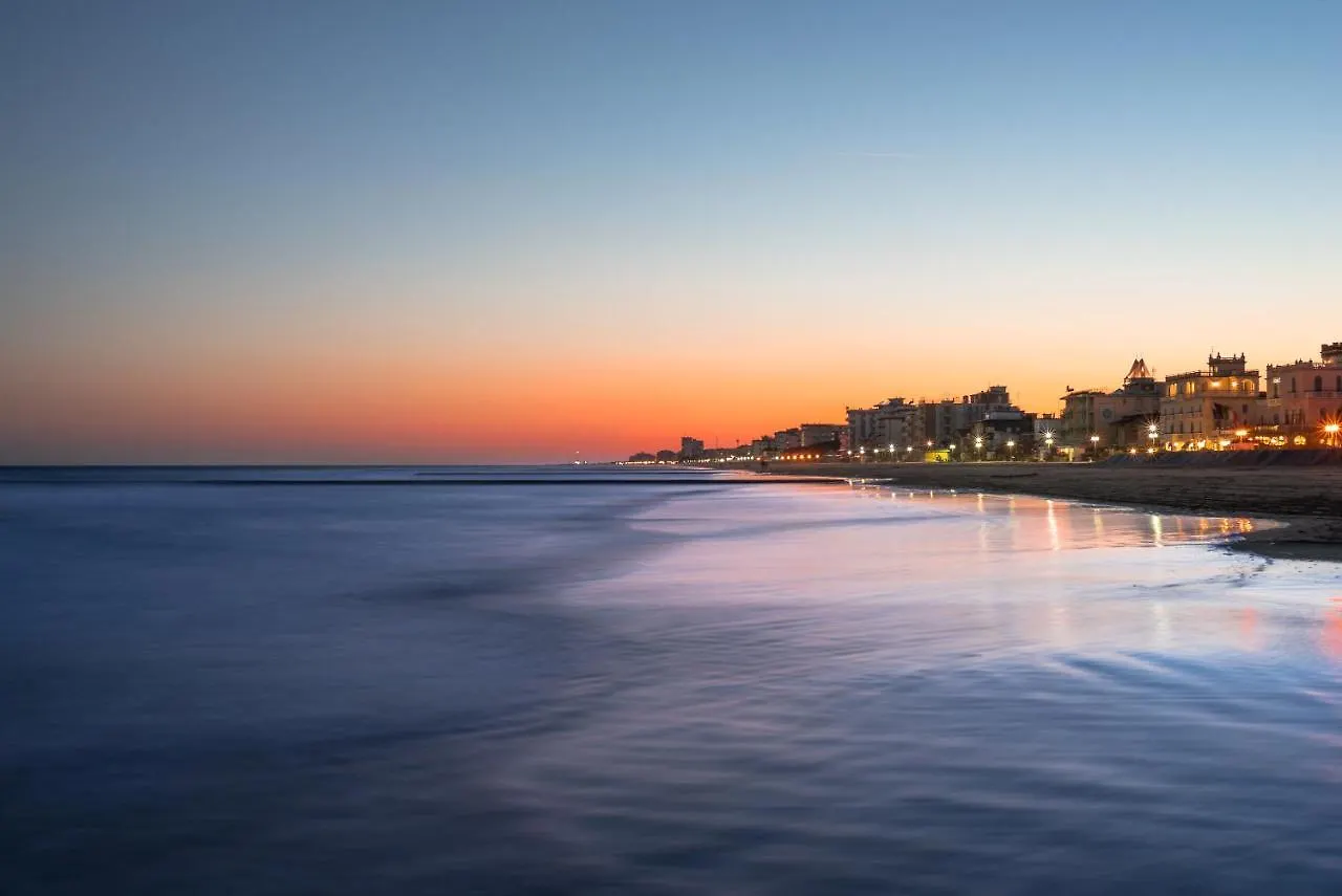 Hotel Negresco Lido di Jesolo 4*,  Italien